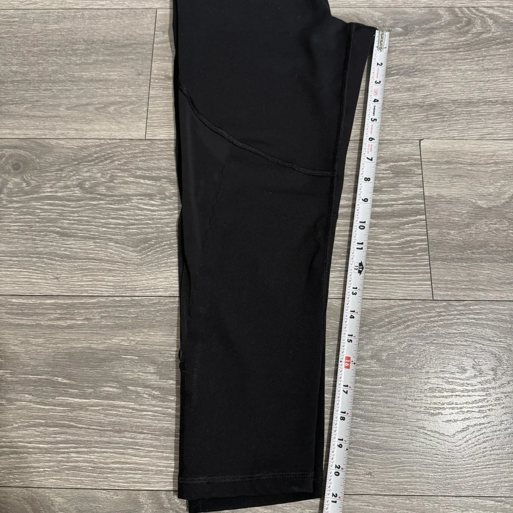 Victoria Sport Knockout By Victoria's Secret Black‎ Mesh Capri  Leggings Size M